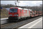 Unlock the dock prangt in großen Lettern auf der DB 193342, die hier am 16.3.2021 um 14.43 Uhr mit einem Leerpark von Autotransportwagen in Richtung Osnabrück durch den Bahnhof Natrup Hagen