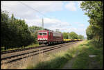 Die inzwischen private 155103-5 von CLR ist hier mit einem Schotterzug auf der Rollbahn in Lengerich Schollbruch am 1.9.2021 um 16.32 Uhr nach Bochum unterwegs.