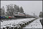 DB 147554-0 erreicht hier am 1.4.2022 um 12.03 Uhr auf der Rollbahn den Ortsrand von Hasbergen und ist in Richtung Münster unterwegs.