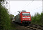 DB 101122-0 mit China Werbung ist hier am 17.4.2007 um 15.45 Uhr Ortsrand von Hasbergen mit einem Intercity in Richtung Münster unterwegs.