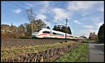 Ein ICE 4 ist hier am 10.11.2021 um 12.50 Uhr auf der Rollbahn in Hasbergen nach München unterwegs.