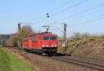 Die an DB Cargo vermietete Railpool 155 243 schleppt die an DB Cargo vermietete Railpool 151 048 am 28.03.17 zwischen Bohmte und Ostercappeln in Richtung Bremen.