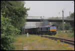 Class 66 PB 13 fährt mit einem Leerzug zum Hafen Osnabrück am 11.7.2019 um 9.41 Uhr in Hasbergen ab.