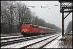 DB 110448 fährt mit dem Regionalzug nach Münster am 20.2.2005 in den Bahnhof Natrup Hagen ein.