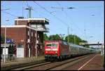 120141 passiert hier am 29.4.2007 um 16.43 Uhr mit einem IC in Richtung Münster das Stellwerk im Bahnhof Hasbergen.