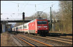 DB 101119-6 mit Preis Werbung fährt hier mit einem IC in Richtung Osnabrück am Haken am 1.4.2007 um 8.21 Uhr durch den Bahnhof Natrup Hagen.