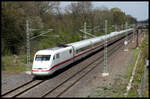 Ein ICE 1 durchfährt hier den auf zwei Durchgangsgleise zurück gebauten Bahnhof Natrup Hagen am 3.5.2021 um 13.47 Uhr in Richtung Münster in Westfalen.