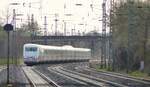 401 016 (PFORZHEIM) biegt in Brock=Ostbevern als ICE 1059 Köln - Berlin um die Ecke, 30.03.2023
