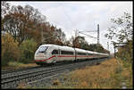 Ein ICE 4 ist hier in Natrup-Hagen auf der Rollbahn am 15.11.2023 um 14.51 Uhr in Richtung Münster unterwegs.