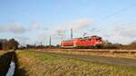 DB Regio 111 168-1, genutzt von DB Gebrauchtzug, mit DB-Regio-Doppelstockwagen in Richtung Osnabrück (Diepholz, 01.02.2024).