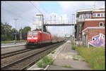 RE 2 nach Osnabrück fährt hier am 28.5.2024 um 10.11 Uhr in den im Umbau befindlichen Bahnhof Hasbergen ein. Zuglok ist an diesem Tag die DB 146118-5.