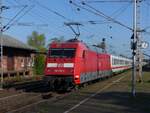 101 030 mit IC Norddeich=Mole - Köln in Salzbergen, 27.04.2022