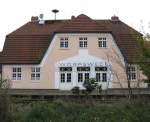 Der Worpsweder Bahnhof. Es verkehrt hier zur Zeit leider nur noch der  Moorexpress  der EVB. In den Sommermonaten regelm��ig, im Winter nur zu besonderen Anl�ssen oder mit Charterfahrten.
Foto: 4.11.2008