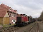 V100 “Emsland” der Emsl�ndische Eisenbahn GmbH (ehemalige 211 308-2) steht abfahrtsbereit in richtung Ocholt mit �bergabeg�terzug 56456 Ocholt-Sedelsberg-Ocholt in Sedelsberg am 19-3-2010.