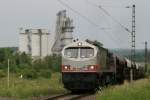 MKB V20 verl�sst mit einem langen Schotterzug das Kalkwerk Hornberg. Mit mehr als 6000 PS wird der schwere Zug die Steigung zur ememaligen Wechselstation der Zahnradbahn hochgezogen und geschoben. Hvle V330.3 schiebt nach; 12.06.2007