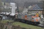 V330.1 verl�sst mit einem Kalkschotterzug den Bahnhof R�beland; 08.04.2008