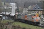 V330.1 verlsst mit einem Kalkschotterzug den Bahnhof Rbeland; 08.04.2008