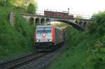 Auch nach vielen Jahren intensiver Streckenfotografie gibt es tatsächlich noch schöne Fotopunkte an der 22 km langen Rübelandbahn, die ich jetzt erst entdecke. Diese alte Brücke führte früher in einen Steinbruch im Bergbaugebiet von Drei Kronen & Ehrt. 185 640 bei Elbingerode, 26.05.2009