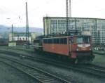 Wochenendruhe im Bahnhof Blankenburk(Harz).Zwei 50Hz Loks der Reihe 171 waren zu diesem Zeitpunkt ( April 2002)nur noch im Gterverkehr eingesetzt. Die RB wurde mit 218 mit Wendezgen bedient.