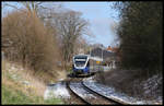 NWB VT 643306 verlässt hier am 6.4.2021 um 10.44 Uhr auf der Fahrt nach Bielefeld den Haltepunkt Osnabrück Sutthausen.