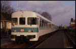 634613 als Zug 7087 nach Münster kreuzt hier am 9.2.1990 um 15.55 Uhr im Bahnhof Ochtrup den Gegenzug nach Gronau.