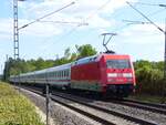 Die mittlerweile (2022) verschrottete 101 140 schiebt hier noch den IC von Norddeich nach Köln zwischen Rheine und Mesum, 14.05.2020