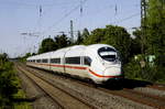 407 016 auf dem Ferngleis Duisburg - Düsseldorf bei Düsseldorf-Angermund, 13.5.19.