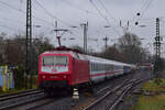 Am Schluss des DZ 13403 Bad Bentheim - Domodossola schob 120 143 in orientrot nach.

Düsseldorf 30.03.2025