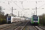 Viel los zwischen Düsseldorf und Duisburg. Während 422 042-1 auf der S1 unterwegs in Richtung Düsseldorf ist wurde sie eben von 402 006 und 402 021 ebenfalls nach Düsseldorf überholt. 462 017 kommt als RE1 nach Hamm entgegen in Richtung Duisburg. Aufgenommen in Duisburg Rahm.

Duisburg 07.03.2026