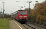 111 012 schiebt einen Sonderzug durch Essen-Bergeborbeck am 30.11.2014.