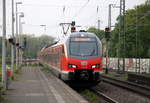 Der RE42 von Münster(Westf)Hbf nach Mönchengladbach-Hbf und kommt aus Richtung Krefeld-Hbf und fährt in Viersen ein und hält in Viersen und fährt in Richtung