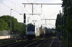185 696-2   Marie-Chanthou  von Railpool kommt mit einem Aluzug aus Nievenheim nach Northeim und kommt aus Richtung Neuss und fährt durch Duisburg-Rheinhausen-Ost in Richtung