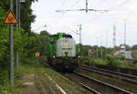 Die G18 von Vossloh kommt durch Rheinhausen-Ost als Lokzug aus Richtung Duisburg-Hochfeld in Richtung Neuss.