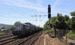 4185 017 von Rheincargo kommt mit einem Kalkmehlleerzug aus Frimmersdorf nach Rohdenhaus und kommt aus Richtung Neuss und fährt durch Duisburg-Rheinhausen-Ost in Richtung Duisburg-Hochfeld-Süd. 
Aufgenommen vom Bahnsteig in Duisburg-Rheinhausen-Ost.
Bei Sommerwetter am Nachmittag vom 7.7.2018.