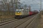 Mit Eaos-Wagen am Haken ist die E 186 310-9 von ECR durch Anrath gen Aachen West unterwegs am Freitag den 3.2.2017