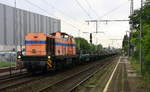 291 964 / WHE24 kommt  mit einem  Schienenzug aus Neuss-Gbf nach Duisburg-Wedau und kommt aus Richtung Neuss und fährt durch Duisburg-Rheinhausen-Ost in Richtung Duisburg-Hochfeld-Süd.