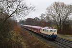 E10 1239 bespannte an Altweiber 2026, den 12.2.26, einen Sonderzug aus Münster zur Fahrt nach Willingen im Sauerland. Hier ist der Zug grade auf dem Weg durch Sythen.