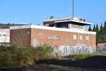 Blick auf das am7.5.1979 in Betrieb gegangene Stellwerk Böf mit der Bauart Sp Dr S 60 in Dortmund Bövinghausen.