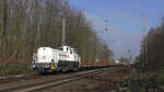 Die Eiffage Rail 4185 013-4 dieselt am 26.02.2022 mit einem leeren Schienenzug durch Bochum-Riemke.