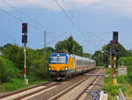 193 956 fährt mit dem Umleiter IC Berlin-Amsterdam über Hannover-Altenbeken-Hamm-Münster-Rheine auf den neuen Haltepunkt Hamm-Westönnen zu, der sich auch als neue Fotostelle zwischen Hamm und Soest herausgestellt hat. August 2025