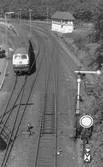 216 214 verlässt Brilon Wald mit Eilzug in Richtung Hagen (22.7.1983).