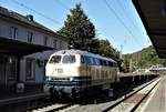 DB-DIESELLOK 215 082-9 IM BAHNHOF DILLENBURG/HESSEN MIT SCHOTTERZUG  DB-Diesellok 215 mit Schotterzug bei Ankunft im Bahnhof DILLENBURG/HESSEN,  vermutlich von der Großbaustelle an der