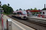 An der Endstation in Mettmann Stadtwald steht der Regiobahntriebwagen 1007 am Bahnsteig und wartet auf seine Ausfahrt.