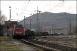 140 653 legt sich am Abend mit einem G�terzug Richtung Schwerte(Ruhr) in die Kurve. (29.03.2008)
