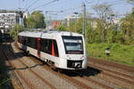 Auch wenn die Logos am 02.05.2022 nach dem Betreiberwechsel noch nicht vollständig waren, ist hier 1 648 004-7 der VIAS als S7 nach Wuppertal Hbf kurz vor dem Erreichen der Endstation zu sehen.