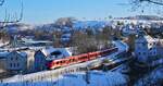 Der von Köln nach Lüdenscheid fahrende 620 018 trifft am 11.01.2026 im Bahnhof Kierspe ein