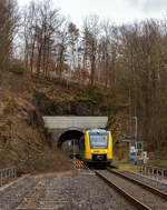 Nun fahren die Triebwagen der HLB RB 96 „Hellertalbahn“ auch endlich wieder den Bahnhof Herdorf an.