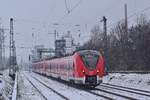 1440 371 rauscht mit Schneebärtchen durch Eftwerk in Richtung Grevenbroich.