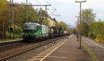 193 261 von LTE kommt mit einem Containerzug aus Süden nach Norden und kommt aus Richtung Koblenz und fährt durch Bonn-Oberkassel in Richtung Köln-Gremberg. 
Aufgenommen vom Bahnsteig von Bonn-Oberkassel an der rechten Rheinstrecke. 
Am Nachmittag vom 2.11.2018. 
Und das ist mein 9300tes Bahnbild bei http://WWW.Bahnbilder de