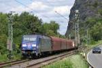 Albatros 152 138-4 mit einem Gterzug am 09/07/2011 bei Leutesdorf in Richtung Sden.